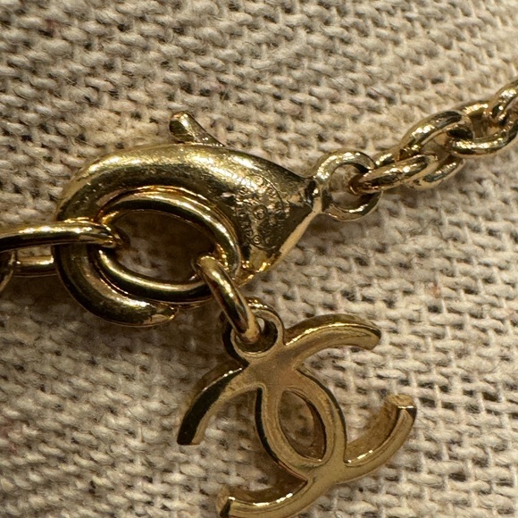 CHANEL CC hearts crystal studded necklace - Picture 9 of 11